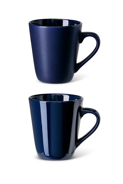 V-formet kopp, V-formet kopp med logo, kopp med logotrykk, kaffekopp med logo, kaffekrus med trykk, kopp med logotrykk, kaffekopp bedriftsgave, keramisk kopp med logo, keramisk krus med trykk, svart kaffekopp med trykk, hvit kaffekopp med logo, steingodskopp firmagave, gave til ansatte, profilprodukter bedrift, kopp med bedriftslogo, reklamekopp med trykk, firmakrus, kaffe merch, kopp til kontor med logo, kopp til hotell med trykk, profileringsprodukter til bedrifter, kopp med trykk til messer, profilkrus til kantine, kaffekrus til konferanse, krus med logo til barista og servering, kaffekopper til kafé og bakeri, gaveartikler med trykk, giveaways med logo, promo mug, coffee mug with logo, branded mugs, Sanna kopp, kopp Anna, keramiske profileringskrus, krus med firmalogo, kopp med trykk svart hvit