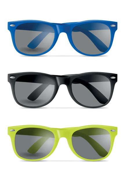 solbriller med logo, retro solbriller med trykk, solbriller til bedrifter, profilsolbriller med logo, solbriller med UV-beskyttelse, giveaways med logo, profilprodukter sommer, solbriller til festival, festivalprodukter med logo, sommergaver til ansatte, reklameartikler sommer, solbriller med doming, solbriller tampotrykk, solbriller til kampanjer, solbriller som firmagave, profilartikler med trykk, rimelige solbriller med logo, solbriller med eget design, CE-merkede solbriller, UV400 solbriller med logo, briller med trykk til arrangement, briller med logo til events, promoprodukter solbriller, reklamebriller med trykk, logomerking solbriller, miljøvennlige profilprodukter, resirkulerbare solbriller, profilgaver sommer 2025, bedriftsgaver uten logo, sommermerch med logo, festivalmerch med logo, solbriller til ansatte, solbriller til lag og foreninger, logo på briller, billige solbriller med trykk, briller til markedsføring, briller som reklamegave, doming med logo, 3D-logo på solbriller, solbriller til uteservering, solbriller til hotell og restaurant, sommergaver til hotellansatte, reklameartikler til reiseliv, profileringsprodukter til arrangement, briller til frivillige med logo, eventutstyr med trykk