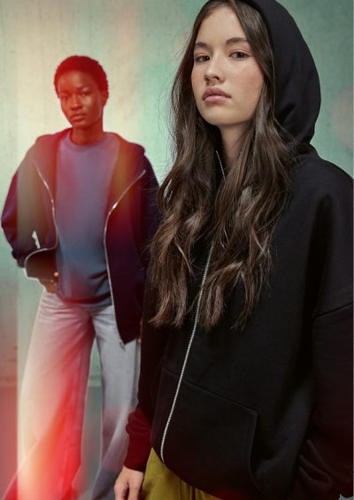 Oversized zip hoodie, hettejakke, oversized hettejakke, unisex hettejakke, urban hettejakke, streetwear hettejakke, minimalistisk hettejakke, collegejakke med glidelås, hettejakke uten snøring, høy krage hettejakke, bærekraftig hettejakke, resirkulert polyester hettejakke, Better Cotton Initiative, miljøvennlig hettejakke, RCS-sertifisert polyester, Fair Wear hettejakke, OEKO-TEX sertifisert hettejakke, PETA-approved vegan hettejakke, hettejakke med logo, hettejakke med trykk, hettejakke med brodering, hettejakke med firmalogo, profilklær med logo, merch hettejakke, hettejakke med firmaprofilering, hettejakke til ansatte, bedriftsklær med logo, 350 gsm hettejakke, slitesterk hettejakke, hettejakke med høy kvalitet, collegejakke med glidelås, oversized hettejakke streetwear, hettejakke til kampanjer, hettejakke for trykk, hettejakke for brodering, camisa, camisa profilering, merch, profilklær, hettejakke som firmagave, gave til ansatte, b&c, bc