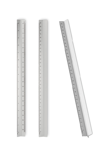 Arkitektlinjal med logo, triangulær arkitektlinjal, arkitektlinjal aluminium, målelinjal 30 cm, linjal med logo, aluminium ruler with logo, triangular scale ruler, scale ruler 1:100, lasergravert linjal, profilering arkitekter, reklameartikler tekniske fag, firmagave til ingeniører, teknisk tegning linjal, merch arkitektkontor, gave til studenter, teknisk utdanning gaveartikler, arkitektkontor profilprodukter, engineering promotional products, Camisa