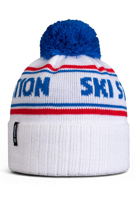 Strikkelue med logo, retro lue med logo, retro strikkelue med loog, retro strikkelue, lue med dusk, lue med oppbrett, profilprodukt med logo, firmagave med logo, merch lue, personalgave, reklameprodukt, Headwear lue, tilpasset lue, logo på lue, bedriftsprofilering, lag og organisasjonslue, gave til ansatte, myk akryl lue