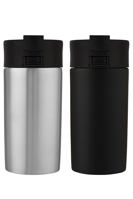 Termokopp jetta, termokopp med logo, termokopp rustfritt stål, kopp med gravering, vakuumisolert kopp, termokopp 330 ml, termokopp til bil, firmagave kopp, profileringskopp, reklamekopp, kopp til ansatte, thermocup, thermal mug, stainless steel travel mug, coffee mug with logo, Becher mit Logo, termokopp gave, BPA-fri termokopp, LFGB sertifisert kopp, miljøvennlig kopp, FSC gaveeske, lasergravert kopp, termokopp med trykk, reklameartikler til bedrifter, gaveartikler med logo, merch til kontor, kontorprodukter med logo, profilprodukter til ansatte, profileringsartikler, Camisa AS, termokopp med lasergravering