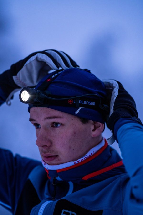 HODELYKT H7R Core LEDLENSER i bruk på skitur i mørket